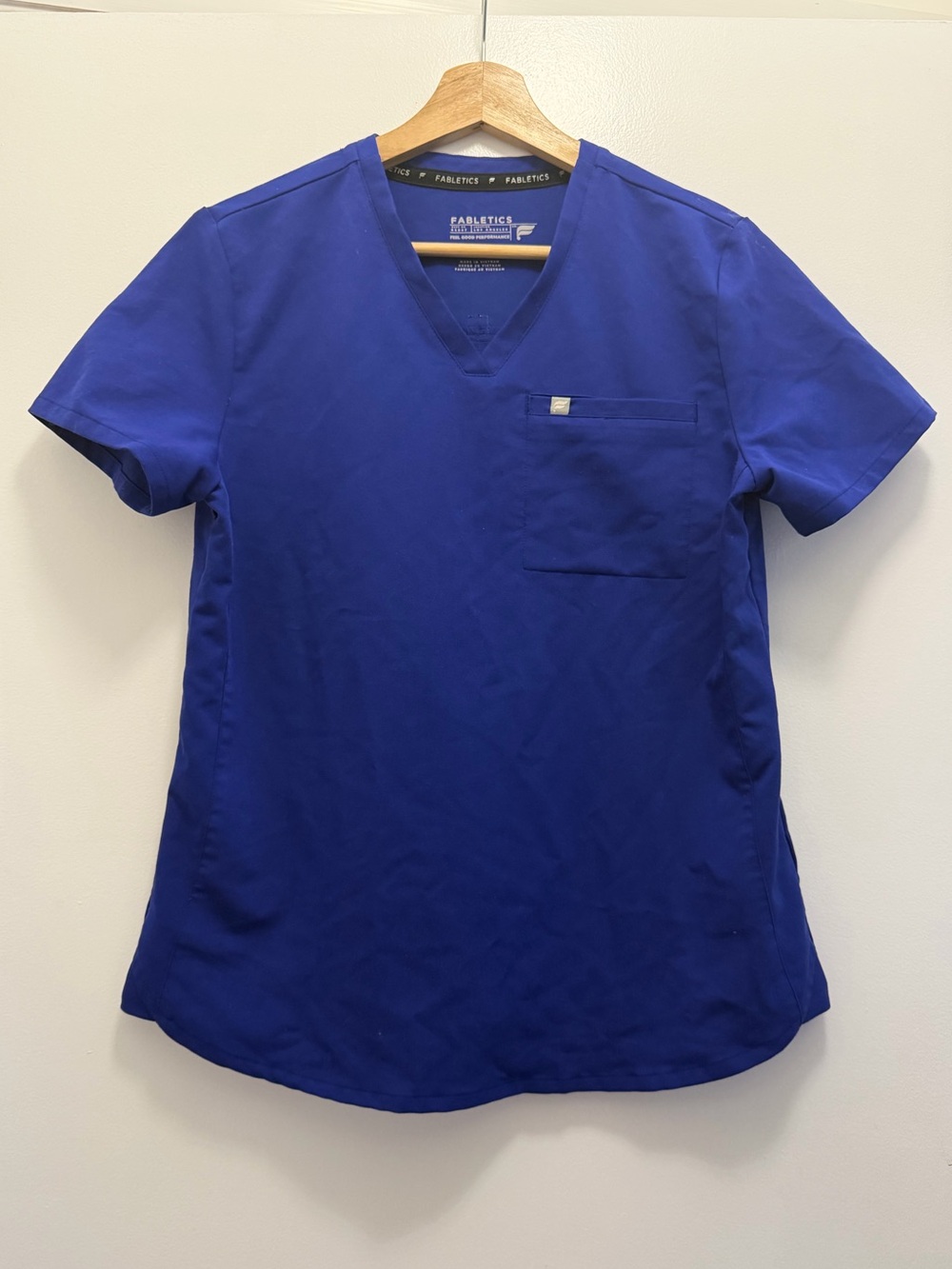 Fabletics Women’s Galaxy Blue Short Sleeve One Pocket Scrub Top Size Small